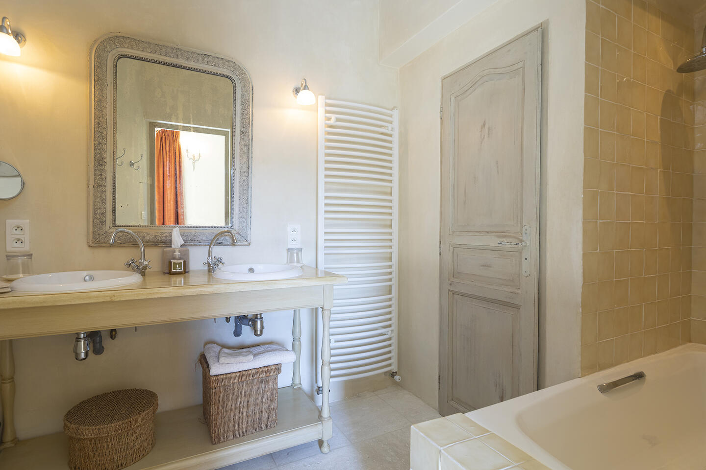24 - Mas Cabrières-d\'Avignon: Villa: Bathroom