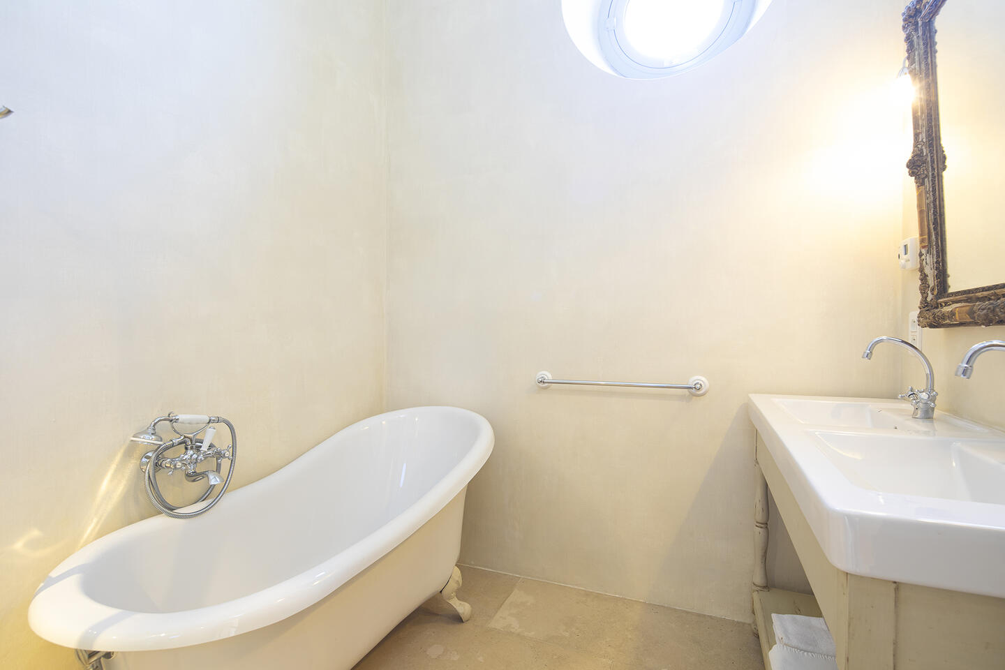 30 - Mas Cabrières-d\'Avignon: Villa: Bathroom
