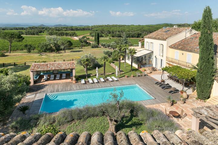 Beautiful Bastide with a heated pool and gym