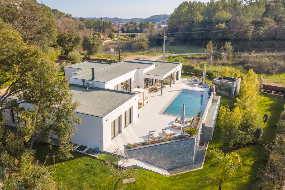 Moderne villa met verwarmd zwembad dicht bij Sainte-Maxime 7 - Villa d\'Architecte: Villa: Exterior