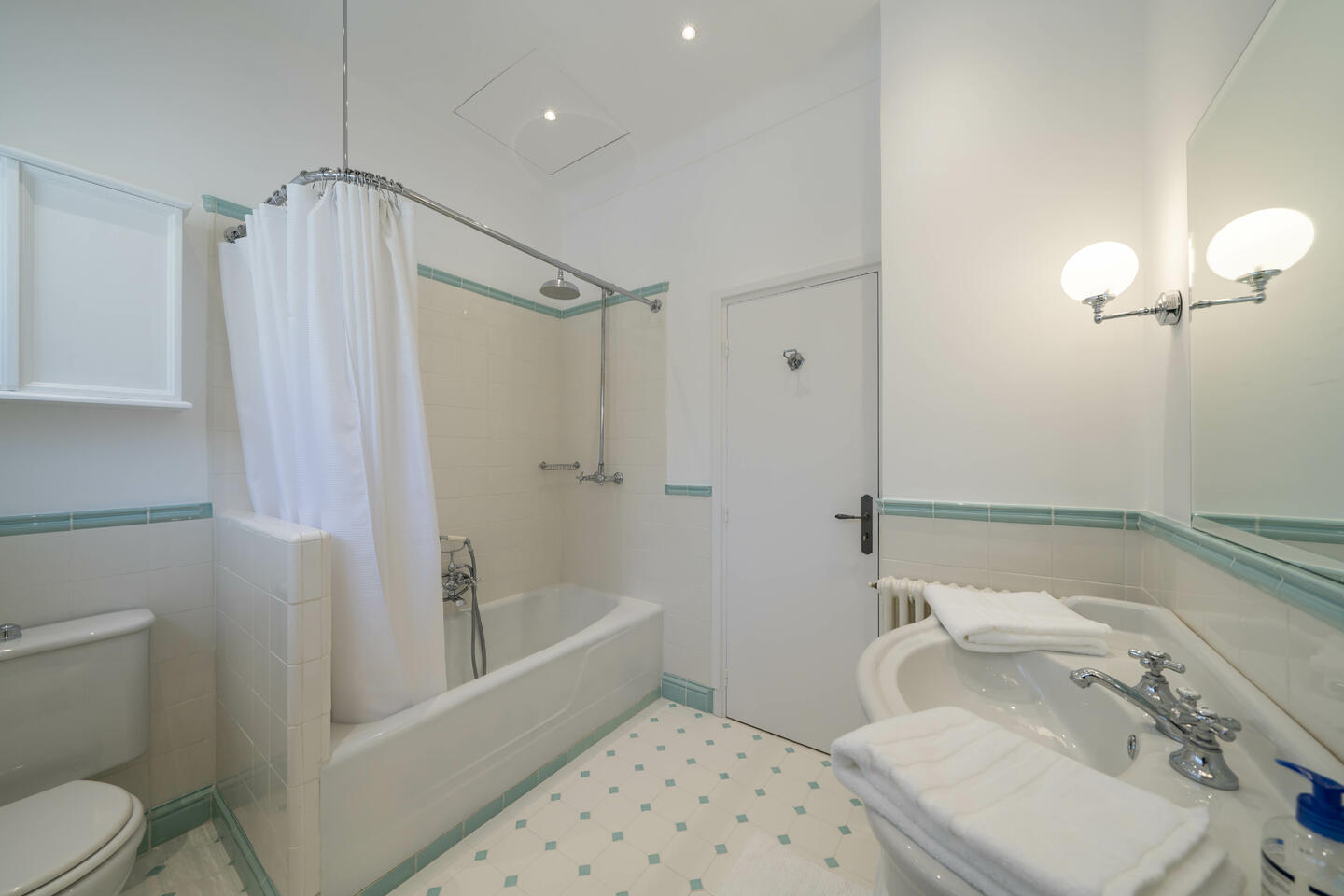 55 - Villa Riviera: Villa: Bathroom
