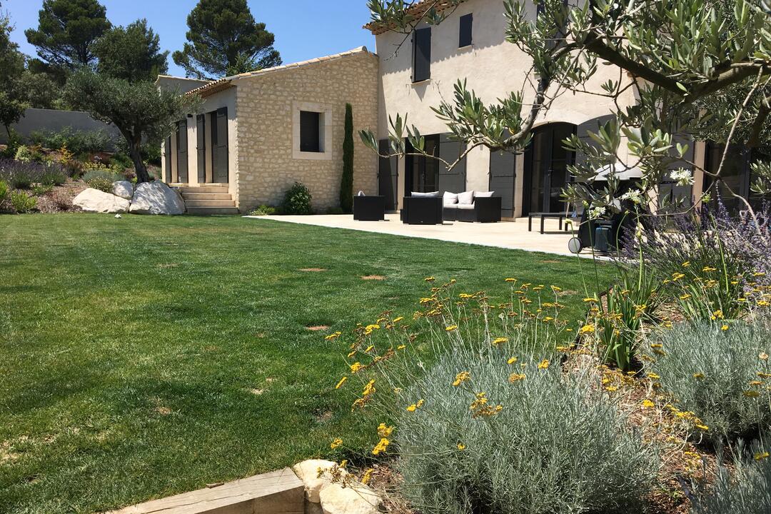 Restaurierte Ferienwohnung, nur 1 km von Eyragues entfernt 4 - Le Mas Provençal: Villa: Exterior