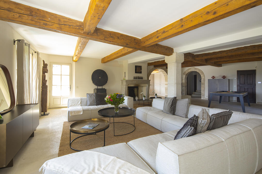 Exceptionelle Location de Vacances avec Piscine Chauffée au cœur de Gordes 4 - Maison de la Placette: Villa: Interior