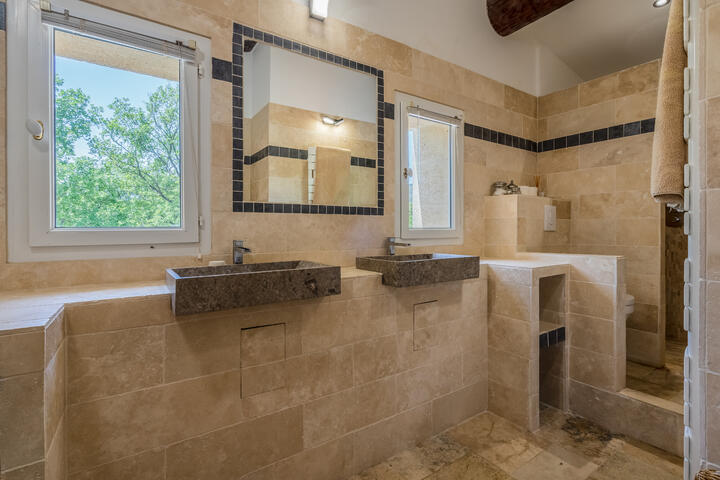 42 - Mas de Beaulieu: Villa: Bathroom