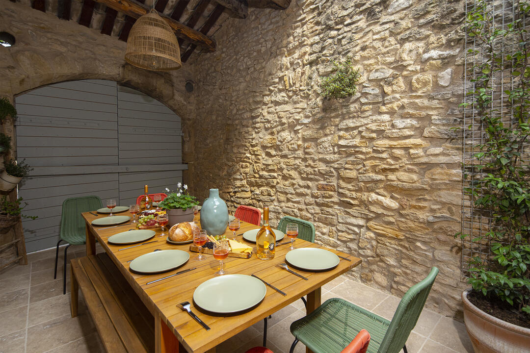 Historic Character Property with a Private Pool in Lagnes 3 - Maison des Siècles: Villa: Interior
