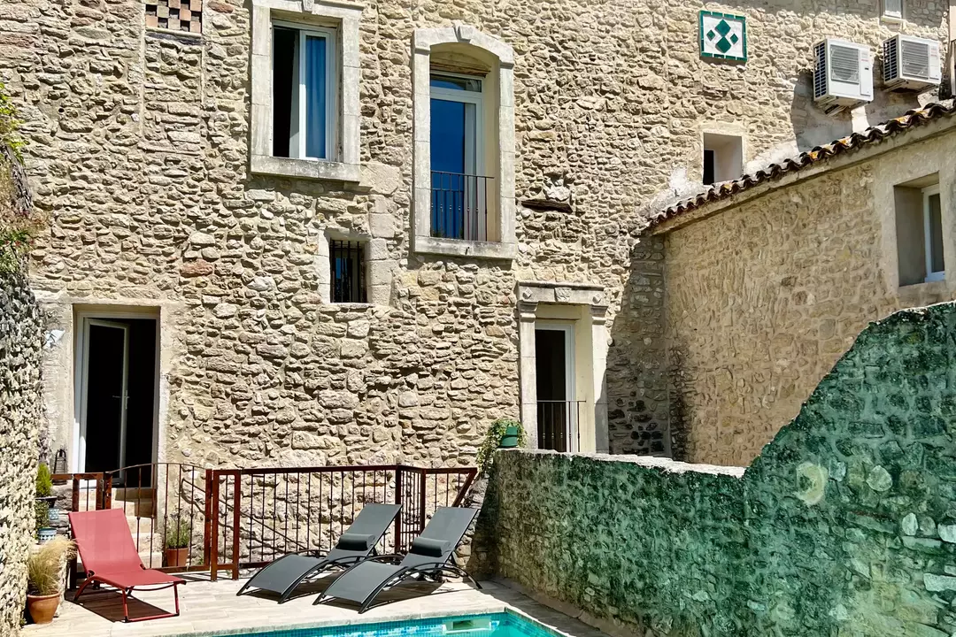 Historic Character Property with a Private Pool in Lagnes 6 - Maison des Siècles: Villa: Pool