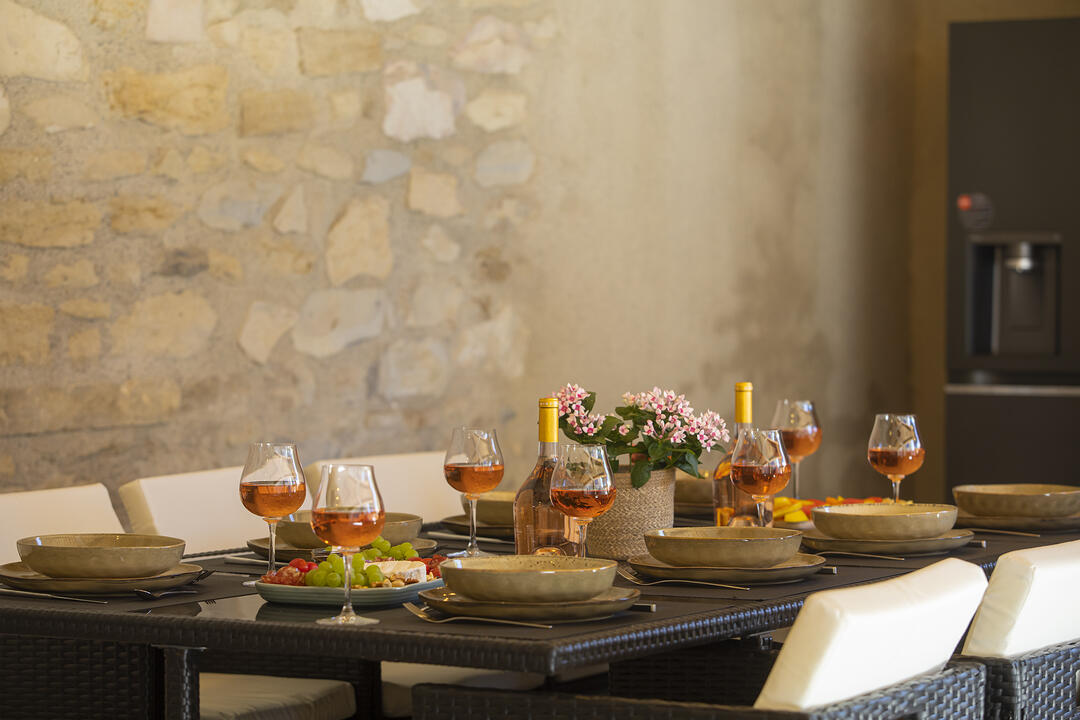 Luxury Holiday Rental with Heated Pool near Avignon 6 - Mas des Lions: Villa: Interior