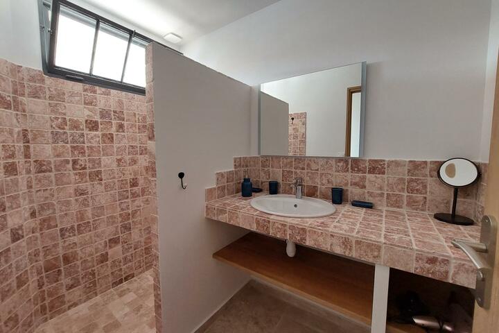 35 - La Maison de Village: Villa: Bathroom - Badezimmer 1 Haupthaus