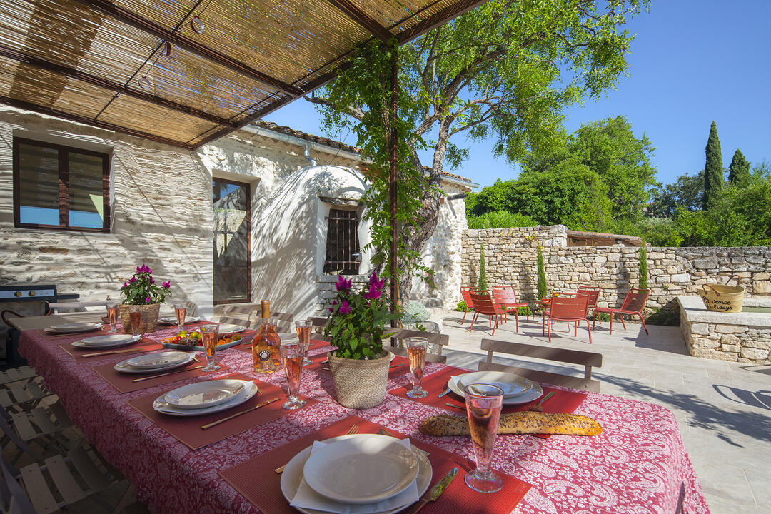 Historic Property with Heated Pool near the Mont Ventoux 6 - Mas des Remparts: Villa: Exterior