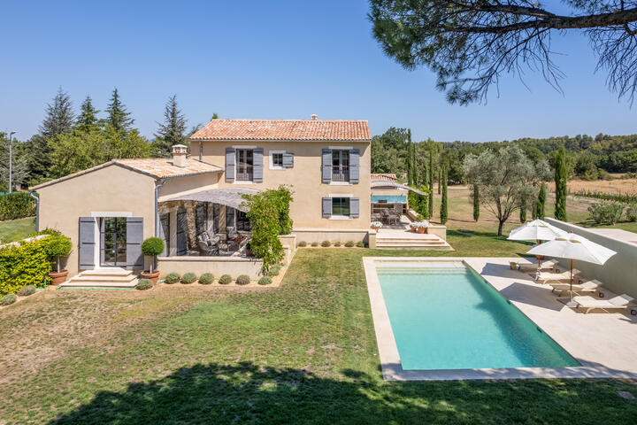 Refined Holiday Rental with Heated Pool near Oppède 