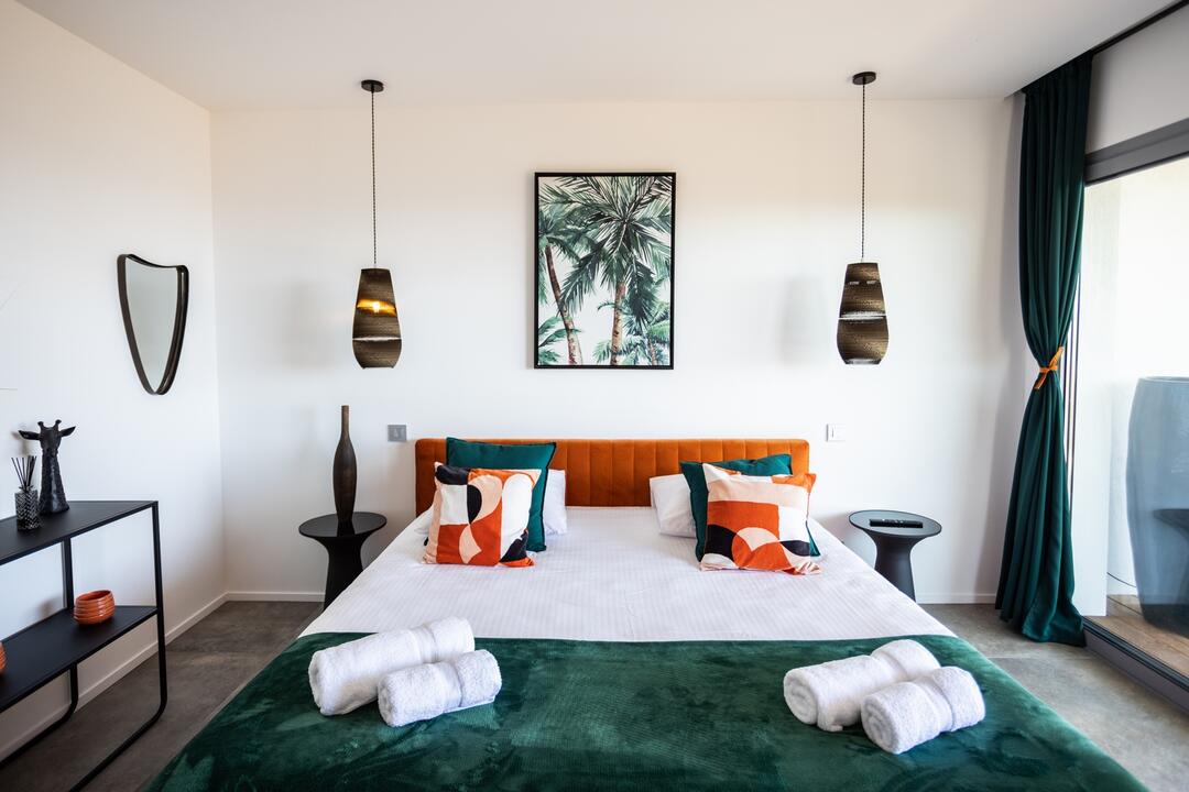 Modern Villa with Infinity Pool in Bandol 5 - La Villa Bandol: Villa: Bedroom