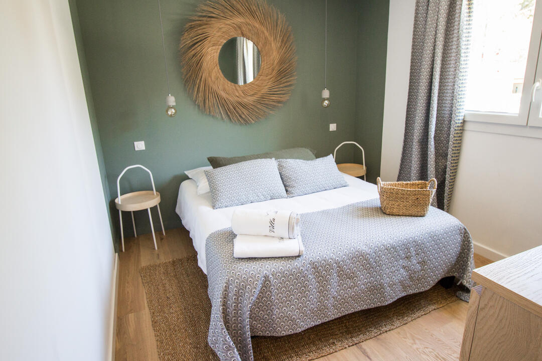 Elegante villa met airconditioning aan het strand 6 - Villa Saint-Mandrier: Villa: Bedroom