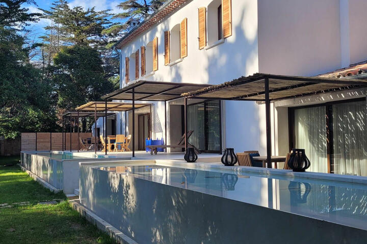 Elegantes Ferienhaus mit beheiztem Pool in Le Pradet
