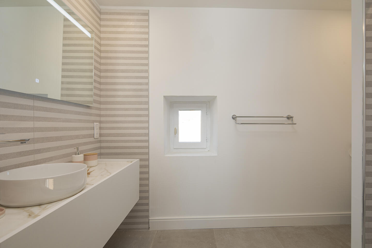 25 - Maison Augustin: Villa: Bathroom