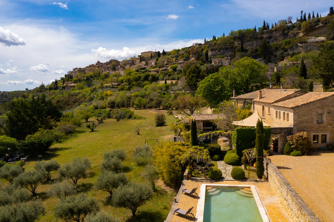 Charming Holiday Rental with Private Pool in Gordes 4 - La Maison des Glycines: Villa: Exterior