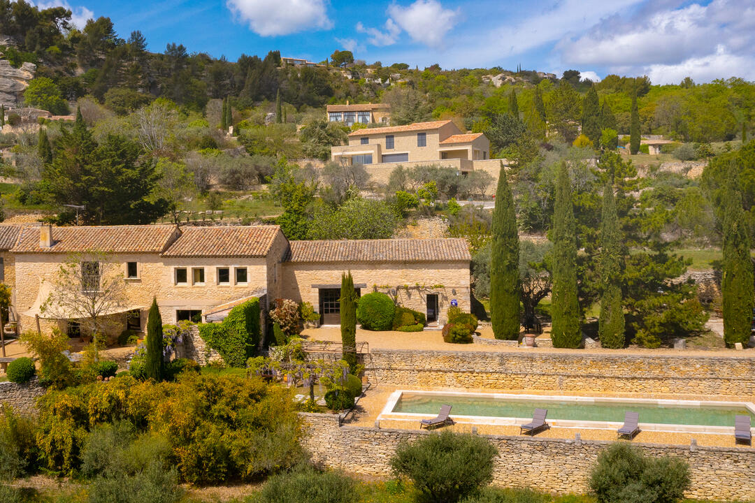 Charming Holiday Rental with Private Pool in Gordes 5 - La Maison des Glycines: Villa: Exterior