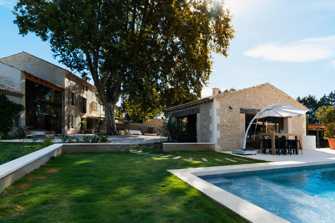 Exceptional Country House with Fun and Games in the Heart of Provence 4 - Mas des Pommiers: Villa: Exterior