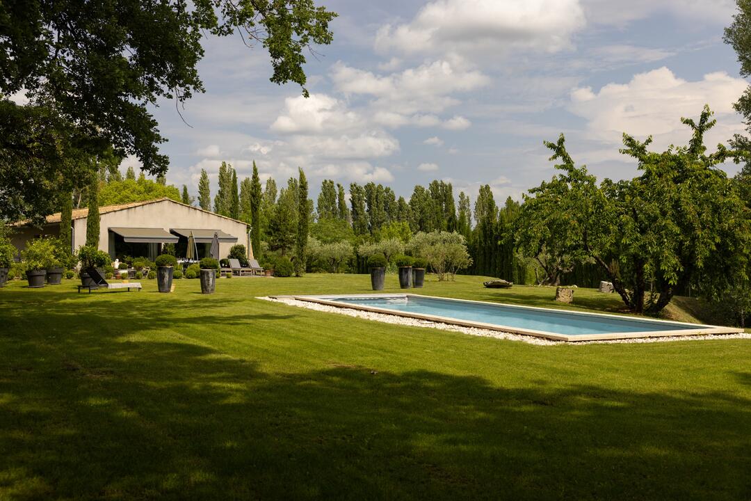 Exquisite Designer Property in Walking Distance to Bonnieux 6 - Villa Virgile: Villa: Exterior