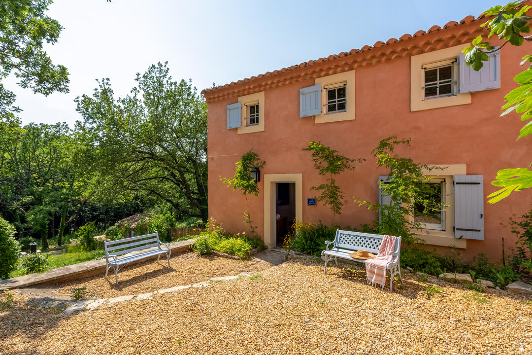 Unieke woning voor 8 gasten op het platteland van de Luberon 7 - Les Maisons de Saignon: Villa: Exterior