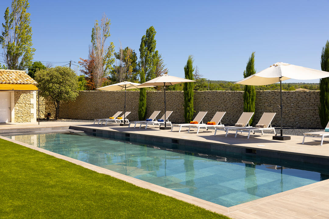Moderne villa voor maximaal 10 gasten in slaapkamers met airconditioning en verwarmd zwembad 6 - Mas Estelle: Villa: Pool