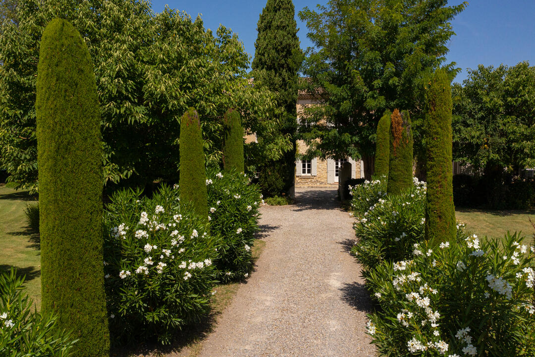 Classically Inspired Farmhouse between the Luberon and the Alpilles 4 - Mas Le Thor: Villa: Exterior