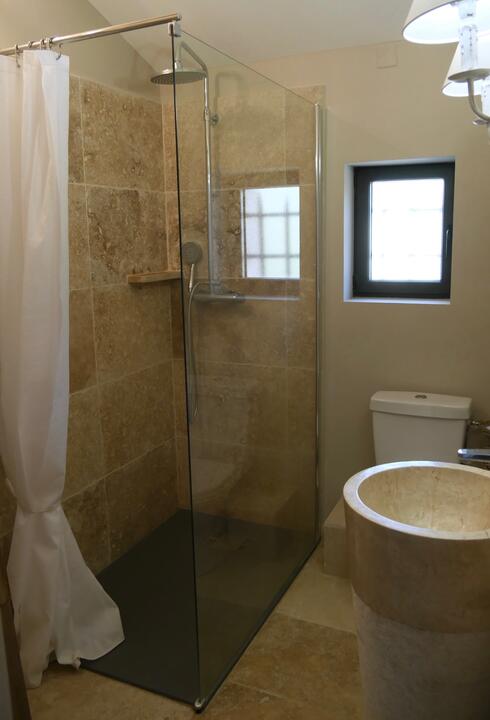 28 - La Roque sur Pernes: Villa: Bathroom - Bathroom - Annex