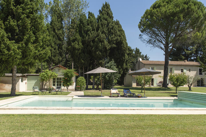 Holiday home with a heated pool in Maussane les Alpilles