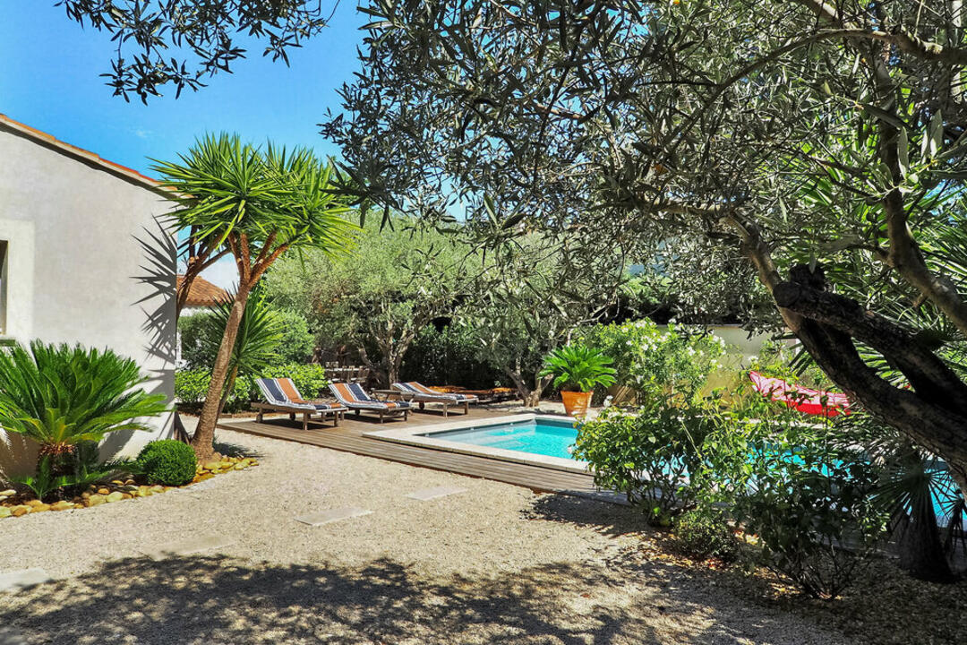 Charming house in the Provençal village of Paradou 4 - Maison Aubert: Villa: Exterior