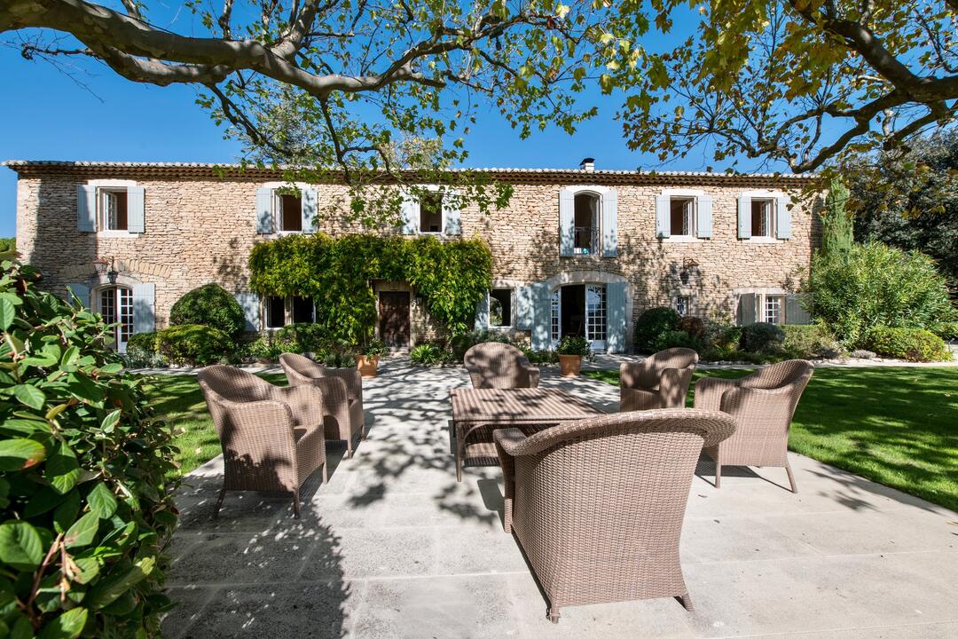 Exceptional farmhouse with 6 ensuites, large living spaces and a splendid garden 6 - Mas de l\'Est: Villa: Exterior