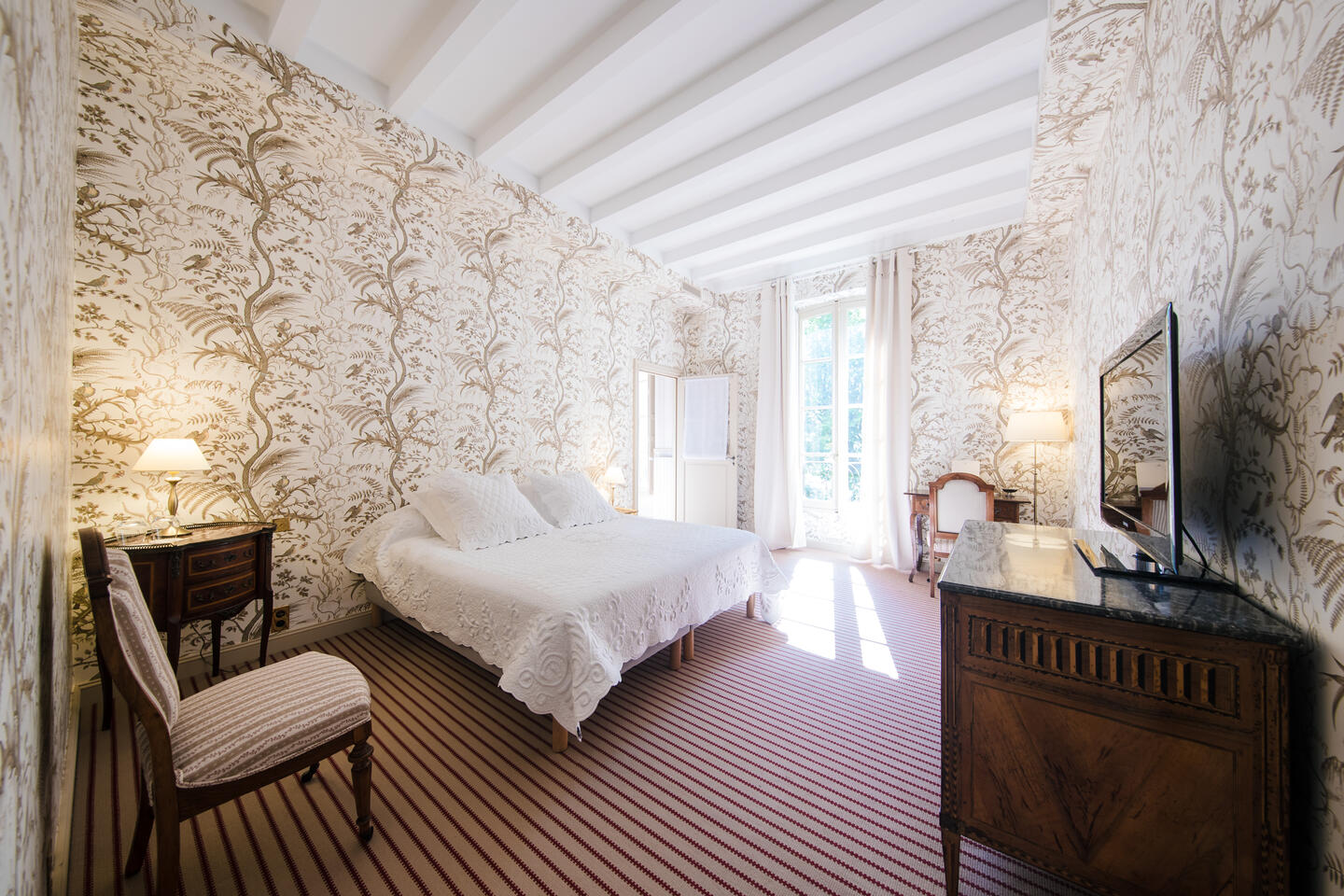 14 - Le Château: Villa: Bedroom