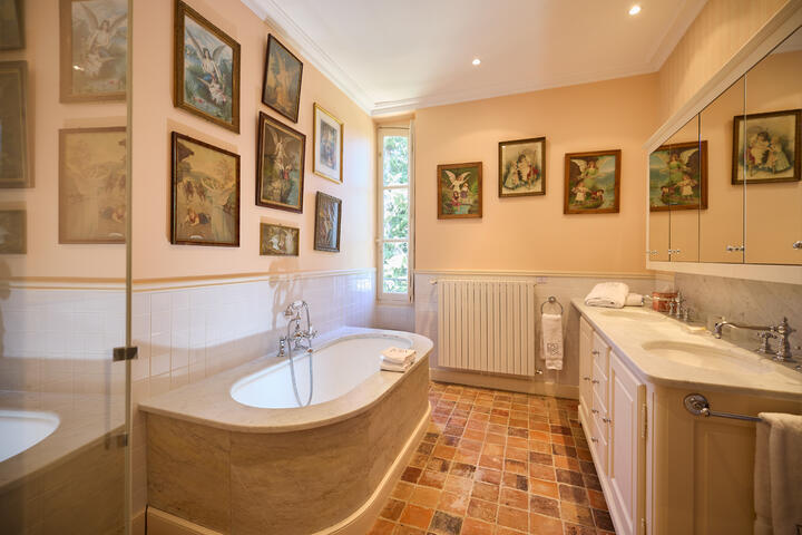 12 - Le Château: Villa: Bathroom