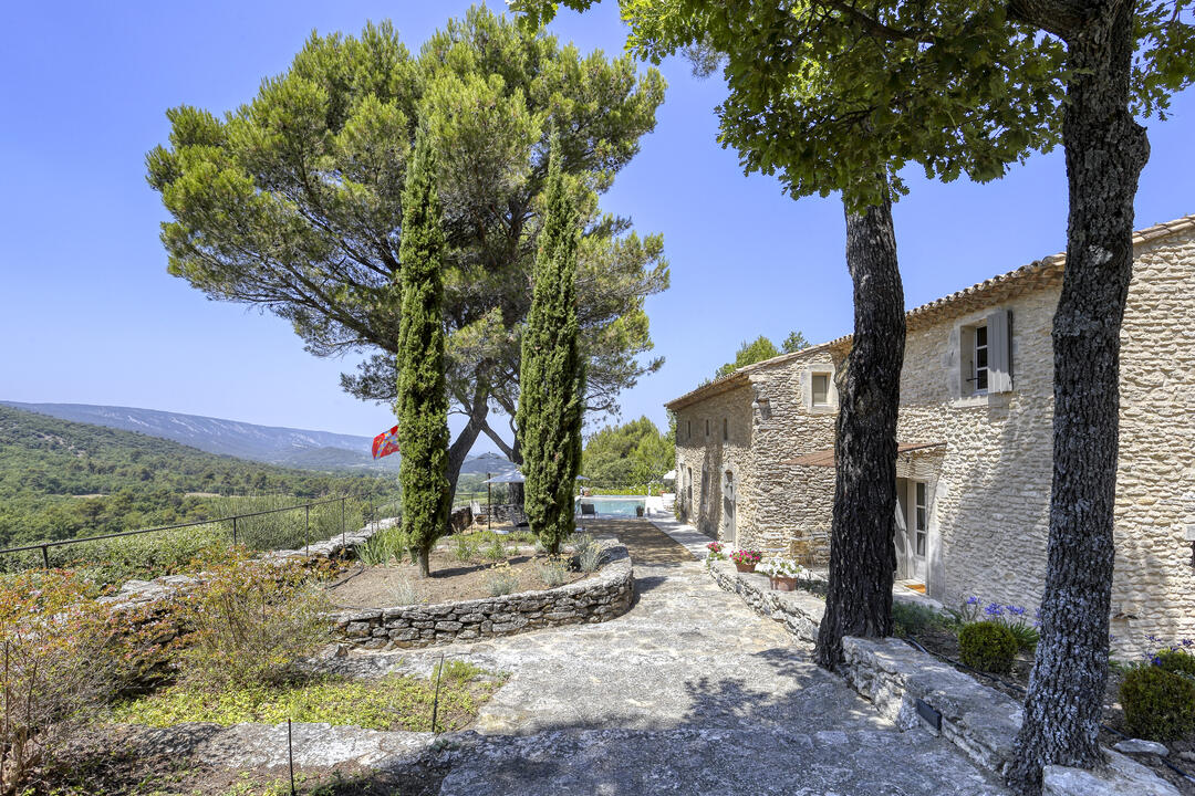Superbe propriété dans le Luberon avec vue panoramique, climatisation et piscine chauffée 5 - Mas de Capucine: Villa: Exterior