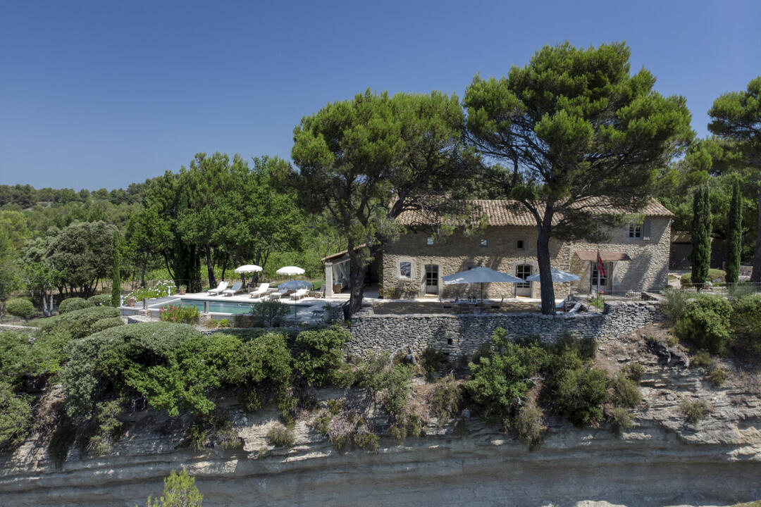 Hervorragendes Anwesen im Luberon mit Panoramablick, Klimaanlage im gesamten Gebäude und beheiztem Pool 4 - Mas de Capucine: Villa: Exterior
