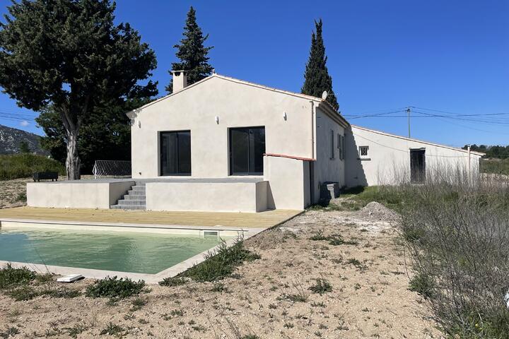 Volledig gerenoveerde villa in Maubec met zwembad en zicht op de Luberon - 4