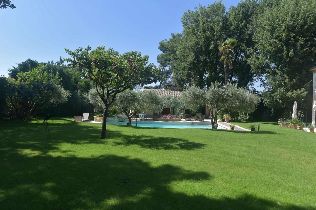 Magnificent villa with swimming pool near the centre of the village of Robion La Fromageonne - 4