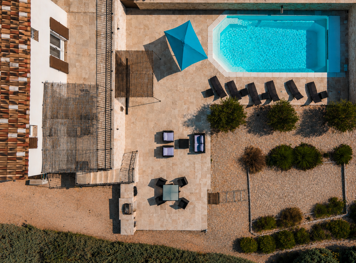 1 - Villa with a heated swimming pool and views of the Luberon: Villa: Pool