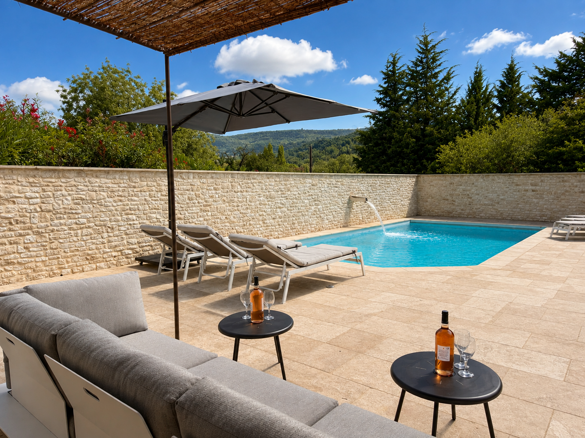 0 - Villa with a heated swimming pool and views of the Luberon: Villa: Pool