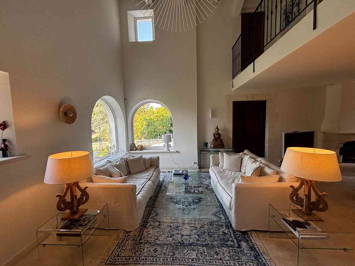 22 - Exceptional, renovated stone farmhouse: Villa: Interior