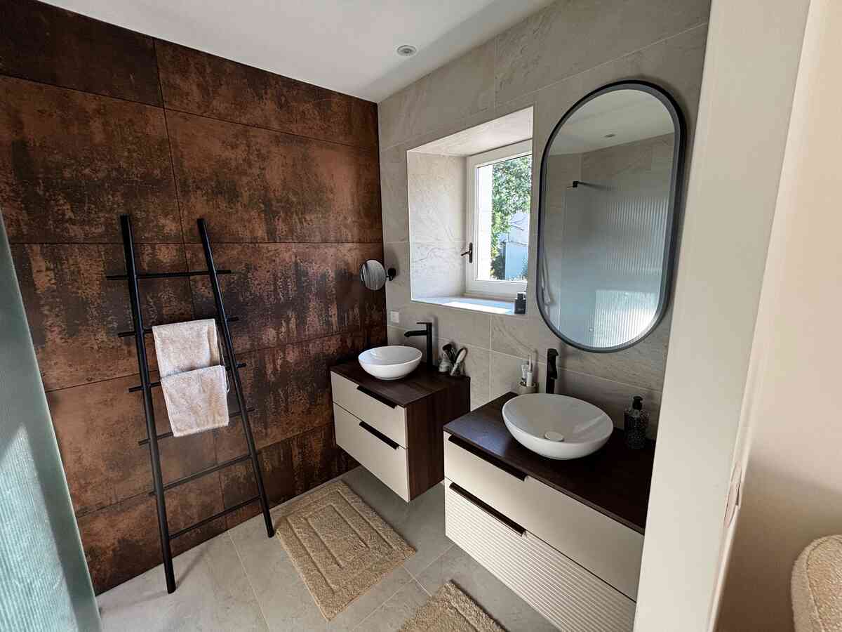 25 - Exceptional, renovated stone farmhouse: Villa: Bathroom