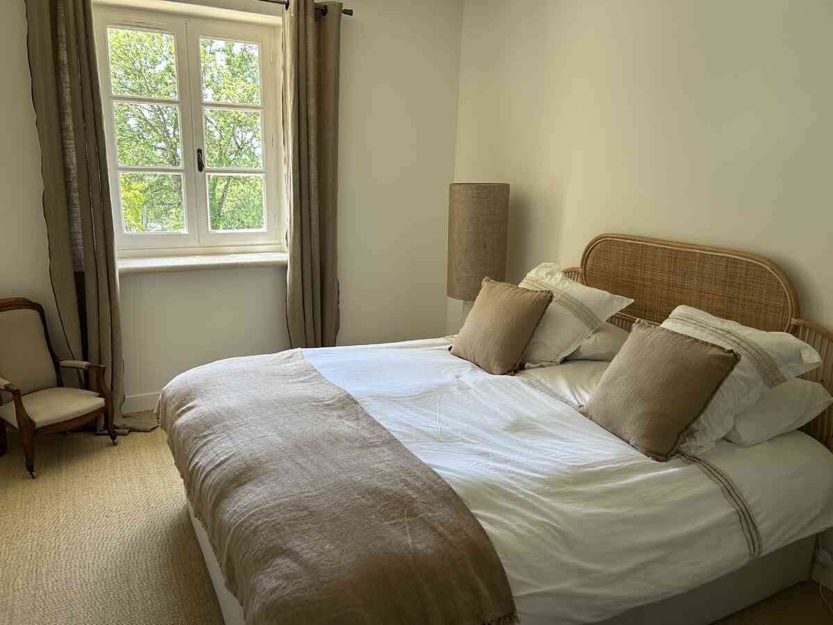36 - Exceptional, renovated stone farmhouse: Villa: Bedroom