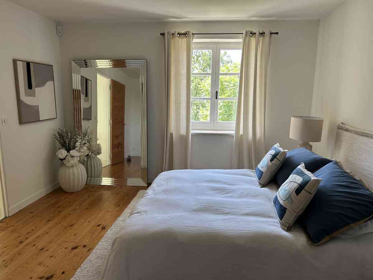 39 - Exceptional, renovated stone farmhouse: Villa: Bedroom