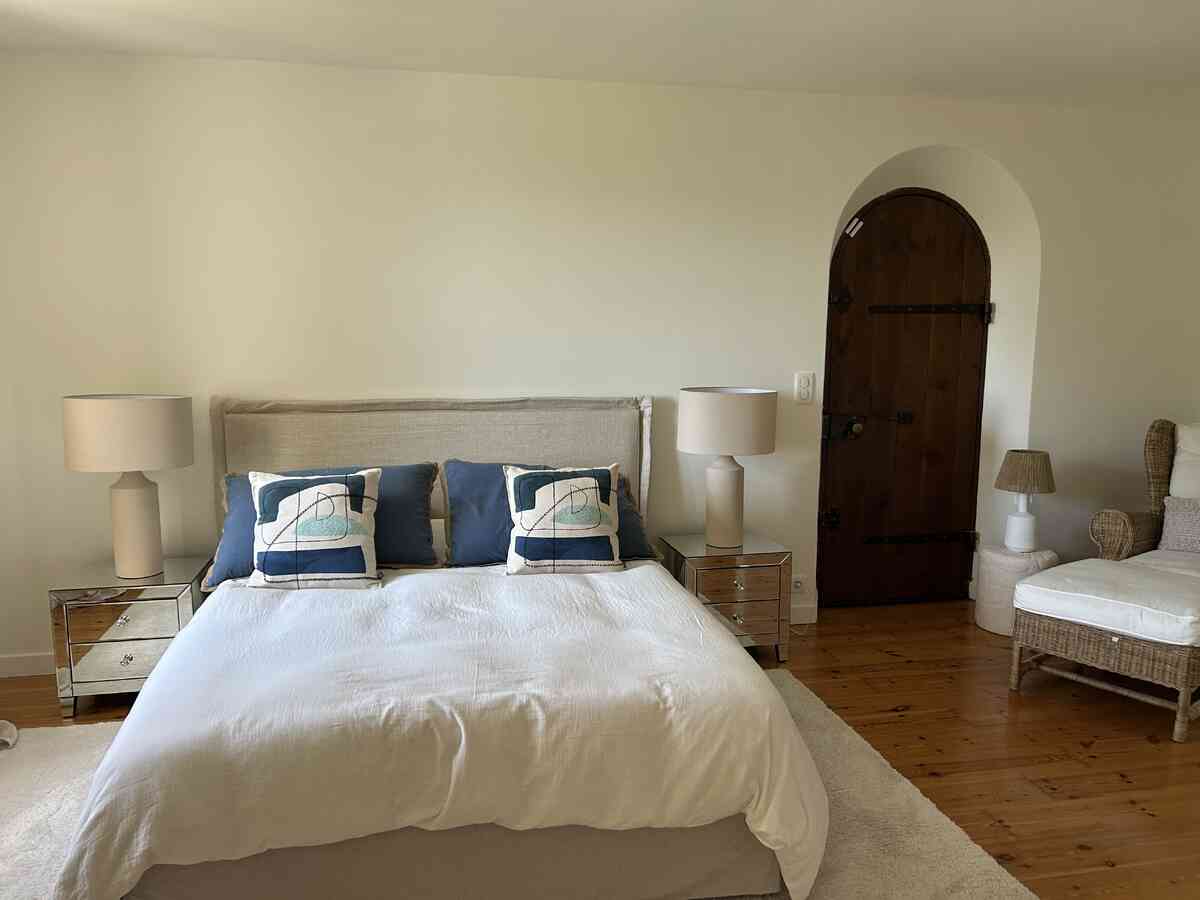 40 - Exceptional, renovated stone farmhouse: Villa: Bedroom