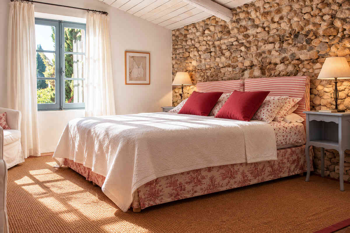 25 - Property with exceptional views in Aubignan: Villa: Bedroom
