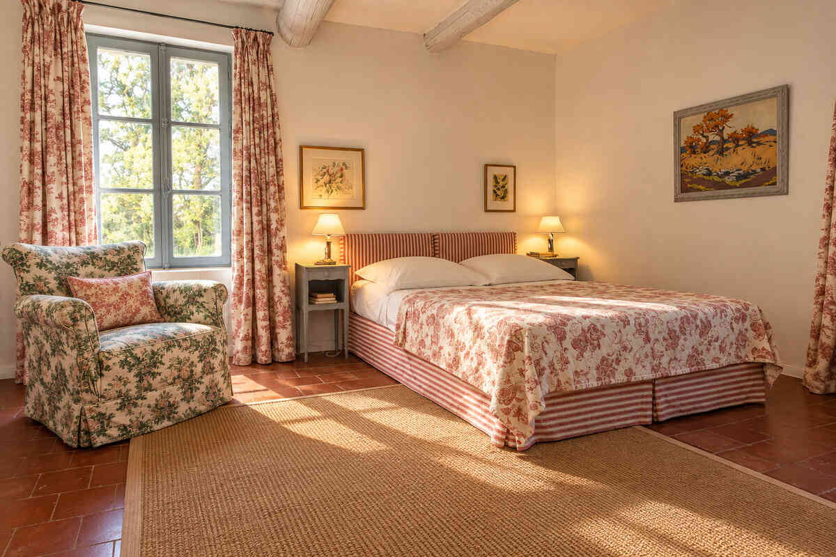 27 - Property with exceptional views in Aubignan: Villa: Bedroom