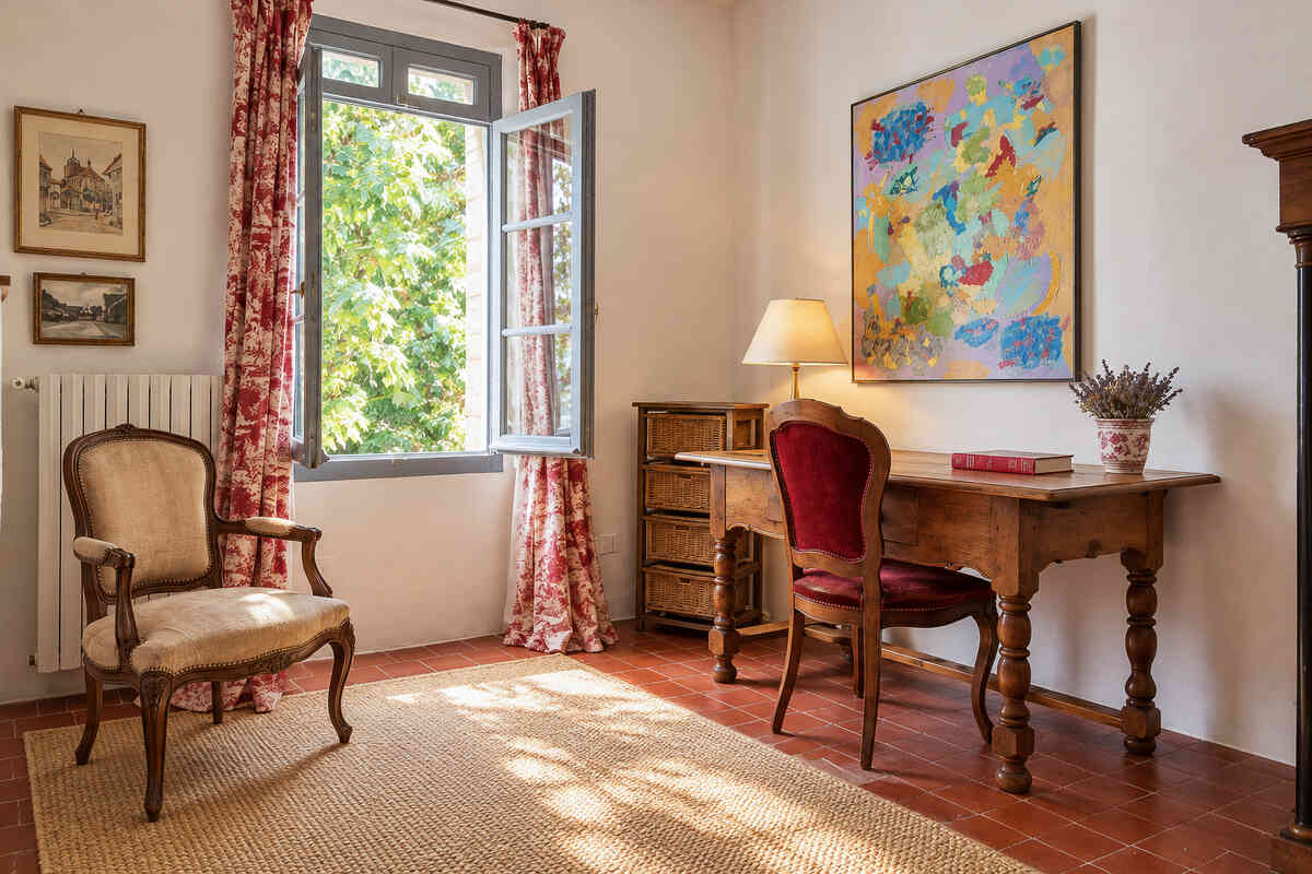 30 - Property with exceptional views in Aubignan: Villa: Bedroom
