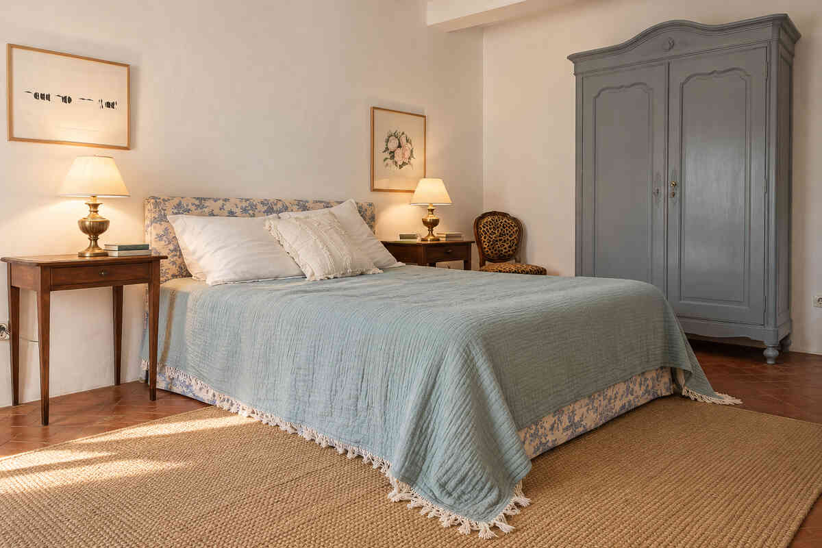 31 - Property with exceptional views in Aubignan: Villa: Bedroom