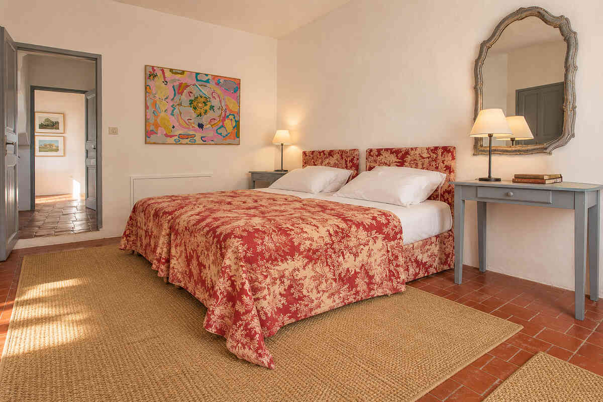 32 - Property with exceptional views in Aubignan: Villa: Bedroom