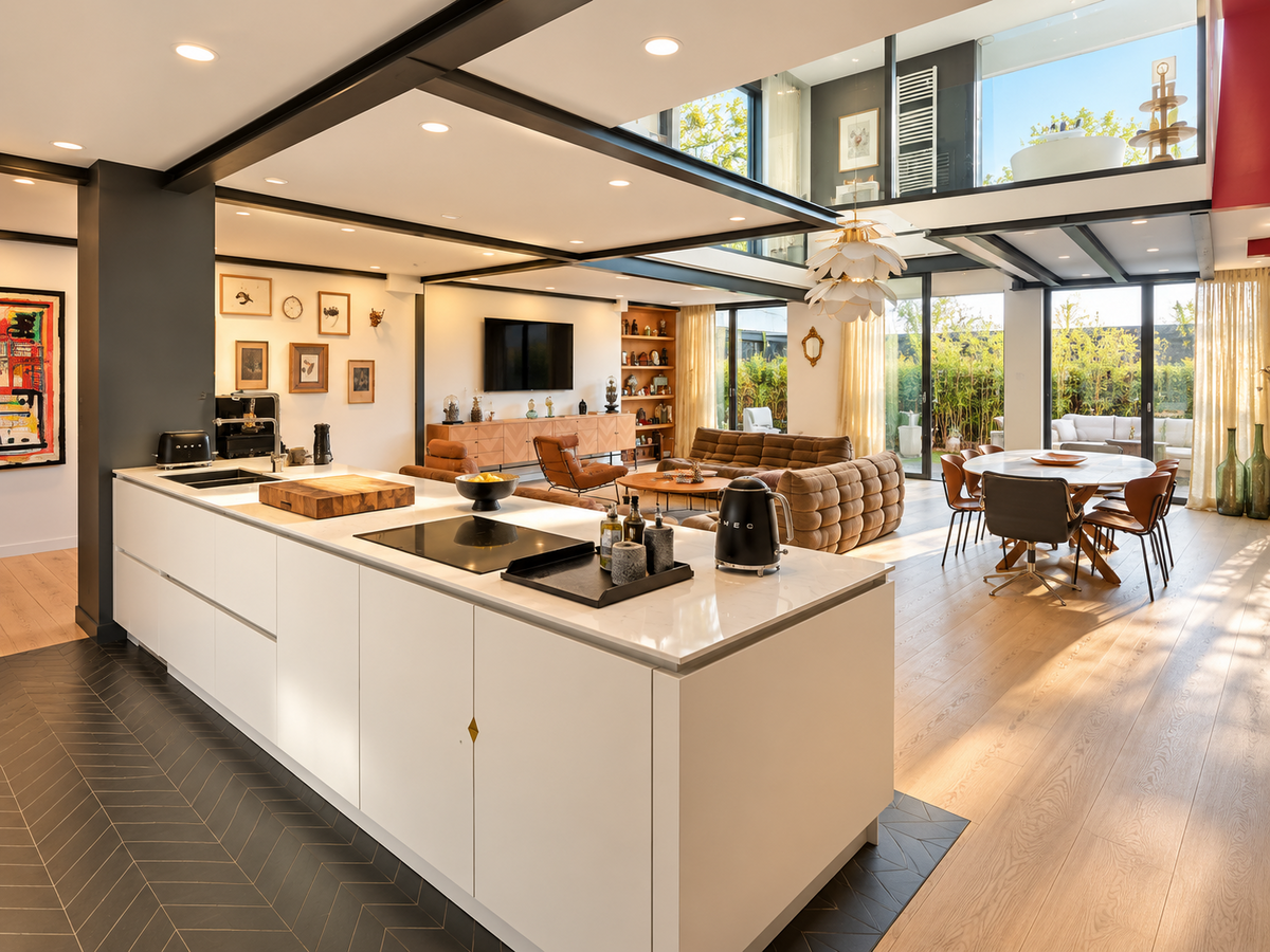 4 - A stunning loft within walking distance of the town centre: Villa: Interior