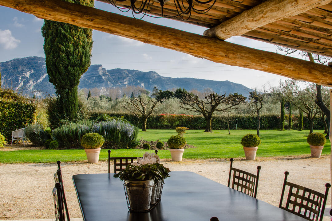 Provençaals huis op een landgoed met biologische olijfolie 6 - Mas de Robion: Villa: Exterior