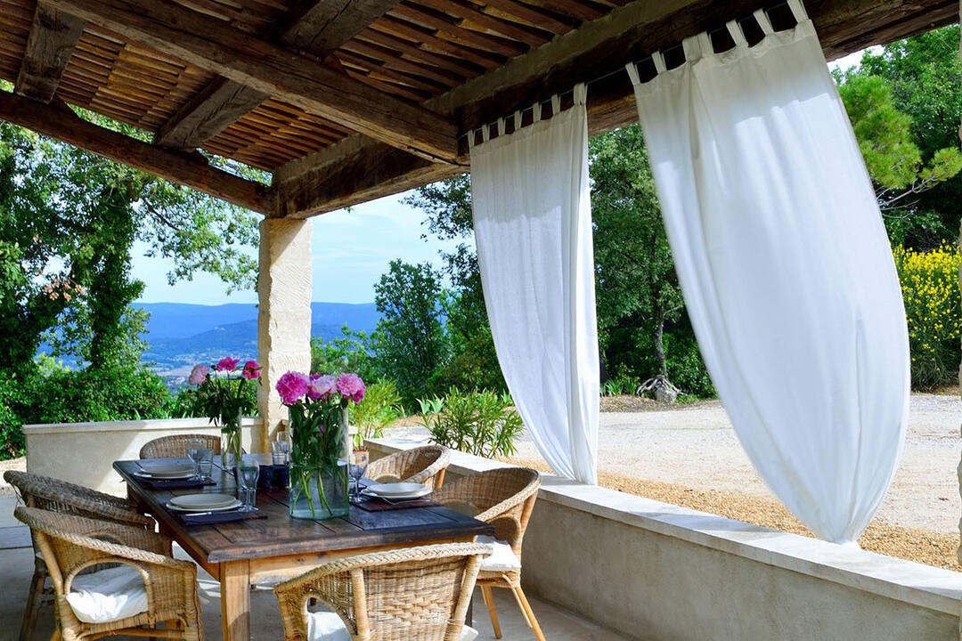 Vakantiewoning met verwarmd zwembad nabij Apt 4 - La Bastide des Chênes: Villa: Exterior
